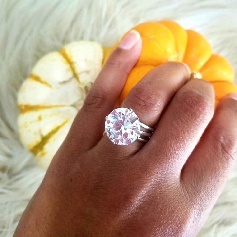 8ct cubic zirconia Solitaire ring silver